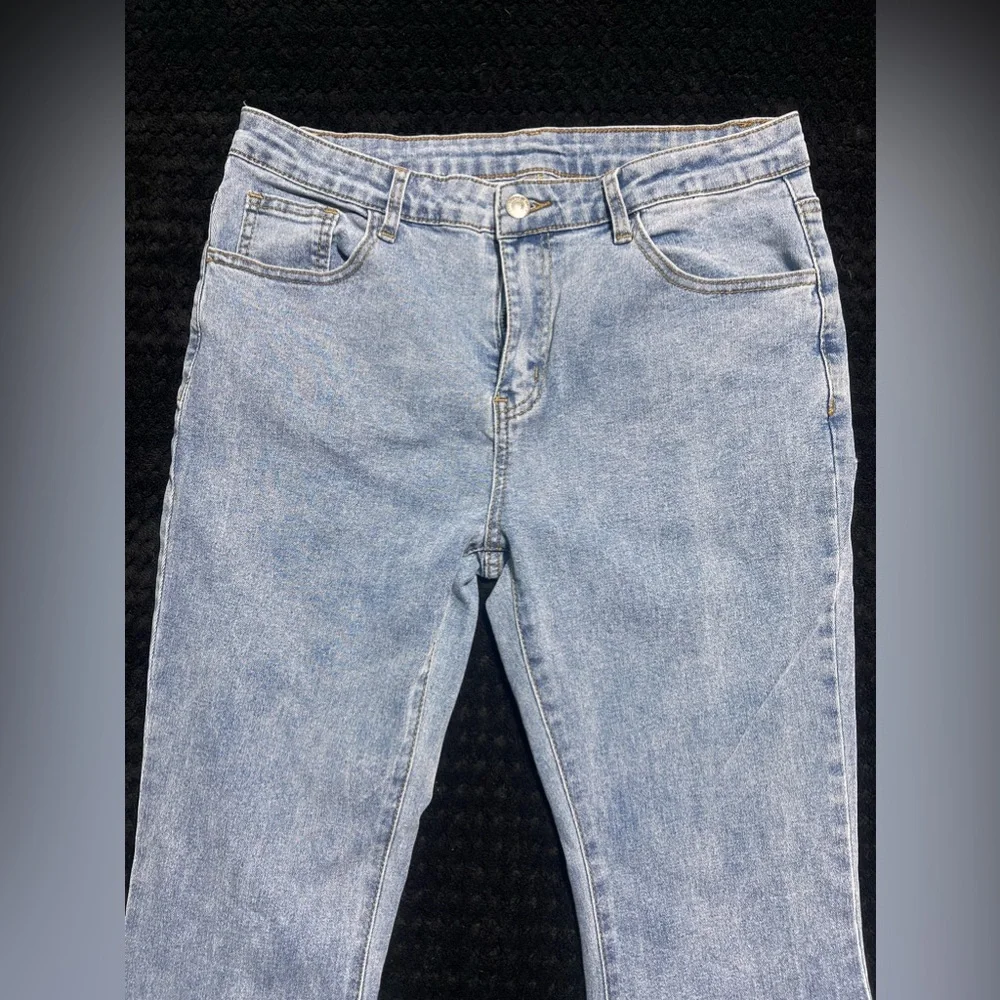 Shein Floral Embroidered Flared light blue Jeans size L 80%Cotton 15% polyester - Picture 6 of 10